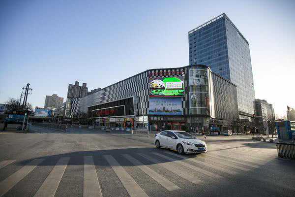 服装商的新战场：为催加盟商做直播，亲身示范一天卖货6万元