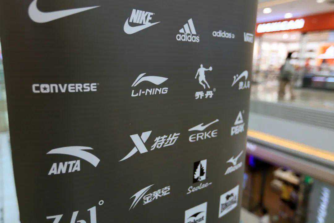 国产运动品牌半年报观察：FILA首现负增长、特步喜忧参半